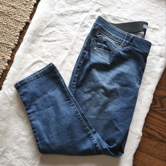 DEMOCRACY 🤍 - Picture 4 of 9